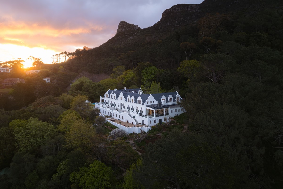 Magnificent Homestead with Breath-taking Views of the Constantia Valley