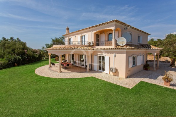 Charming and Classical 5-Bedroom Quinta