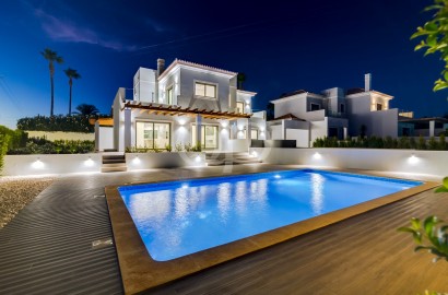 Beautiful 4-Bedroom Villa with Pool