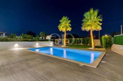 Beautiful 4-Bedroom Villa with Pool