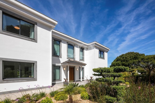 A recently built 4-Bedroom Villa with sea views set on a large plot in Vale do Lobo