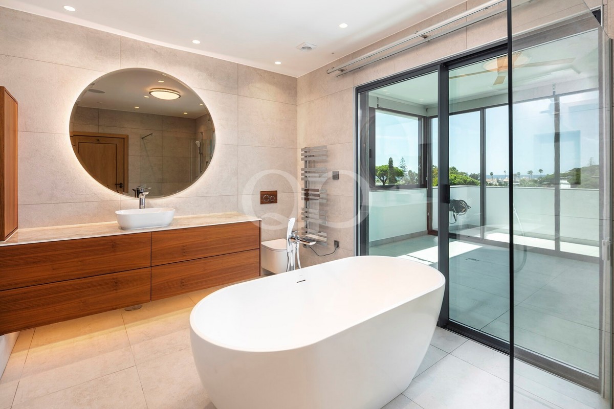 Modern Villa with sea views set on a large plot in Vale do Lobo