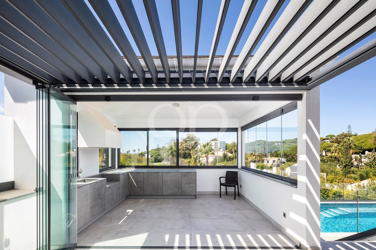 Modern Villa with sea views set on a large plot in Vale do Lobo