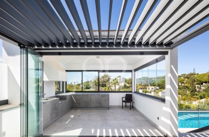 Modern Villa with sea views set on a large plot in Vale do Lobo