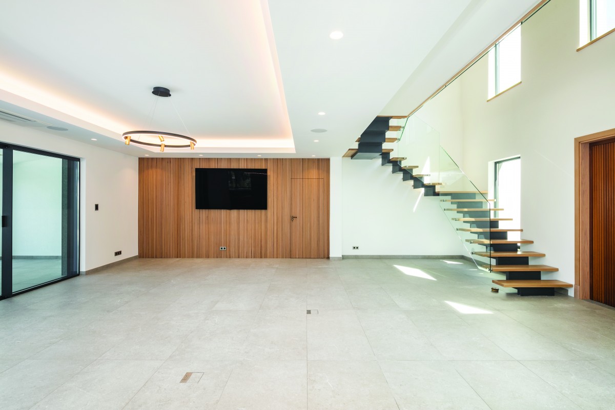 Modern Villa with sea views set on a large plot in Vale do Lobo