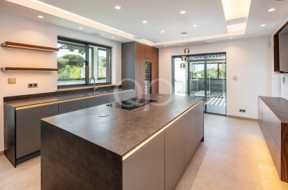 Modern Villa with sea views set on a large plot in Vale do Lobo