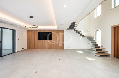 Modern Villa with sea views set on a large plot in Vale do Lobo