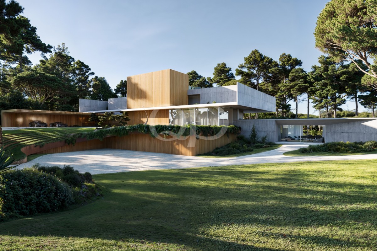 Exceptional Double Plot with Approved Project for a Prestigious 10-Bedroom Villa in Quinta do Lago