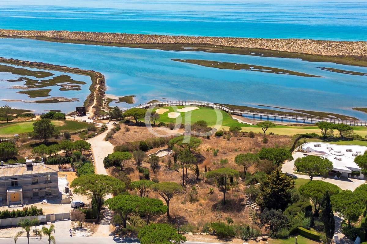 Front-line Plot with Exceptional Sea Views in Quinta do Lago