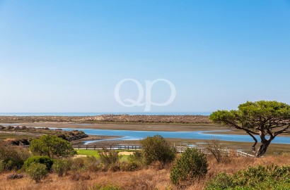 Front-line Plot with Exceptional Sea Views in Quinta do Lago