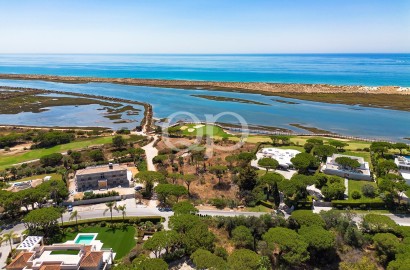 Front-line Plot with Exceptional Sea Views in Quinta do Lago
