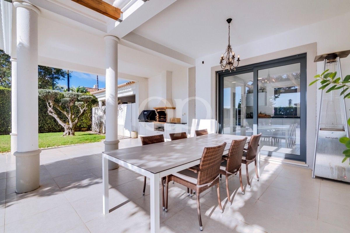 Modern 4-Bedroom Villa in Vilamoura