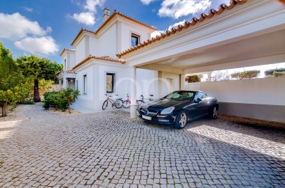 Modern 4-Bedroom Villa in Vilamoura