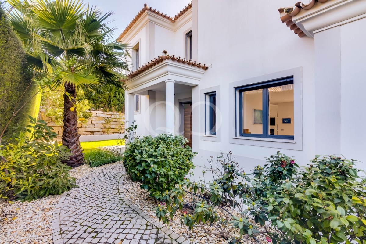 Modern 4-Bedroom Villa in Vilamoura