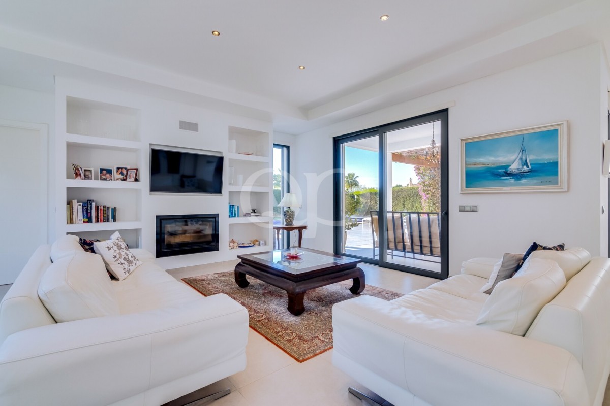 Modern 4-Bedroom Villa in Vilamoura