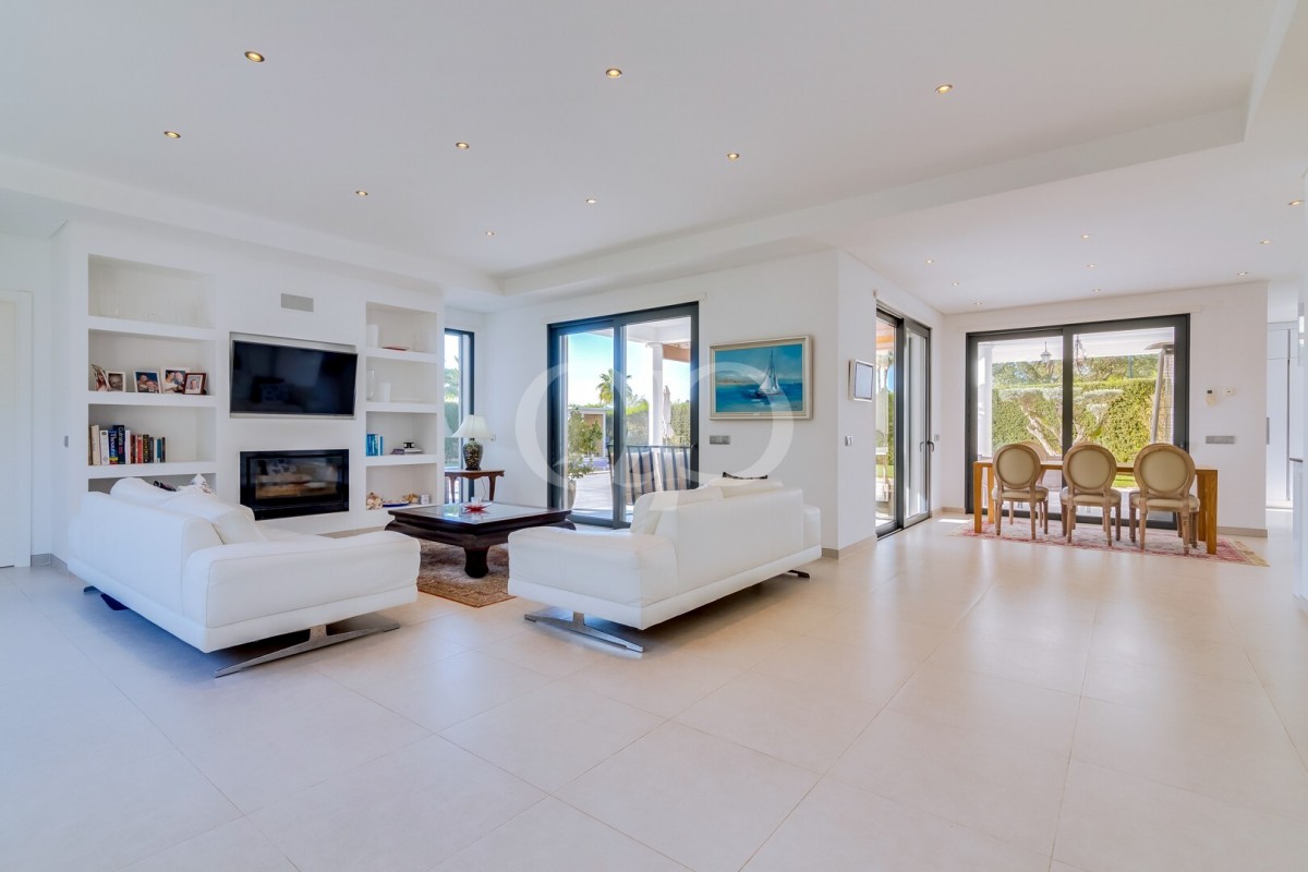 Modern 4-Bedroom Villa in Vilamoura