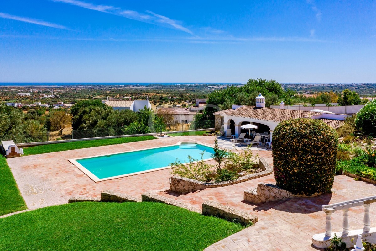 Unique Estate with Panoramic Views in Boliqueime