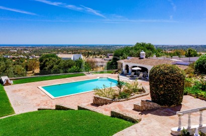 Unique Estate with Panoramic Views in Boliqueime