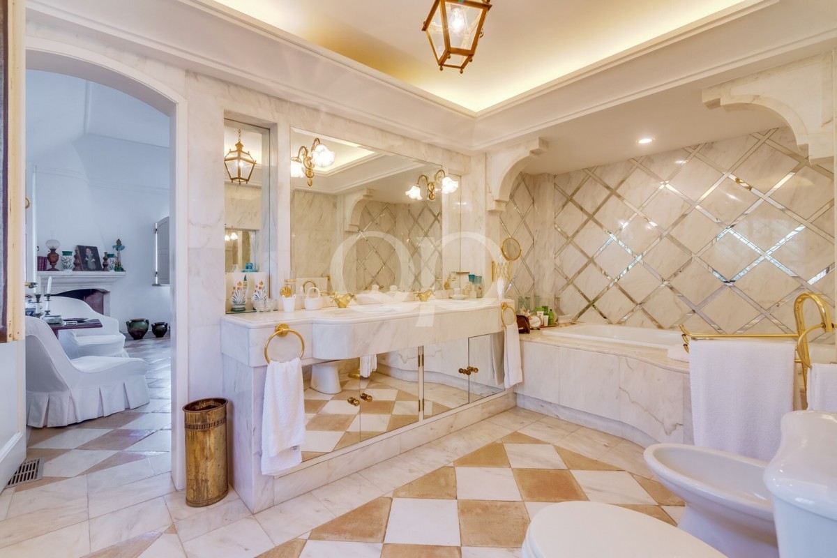 Unique Estate with Panoramic Views in Boliqueime