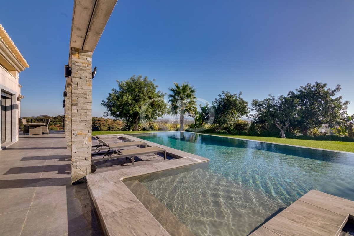 Modern Villa with Panoramic Views in Boliqueime