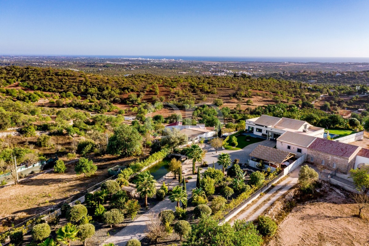 Modern Villa with Panoramic Views in Boliqueime