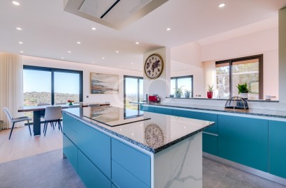 Modern Villa with Panoramic Views in Boliqueime