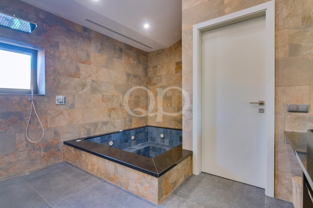 Modern Villa with Panoramic Views in Boliqueime