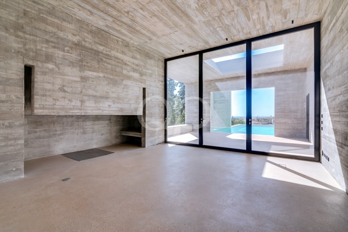 Architectural Modern Villa with Scenic Views in Santa Bárbara de Nexe
