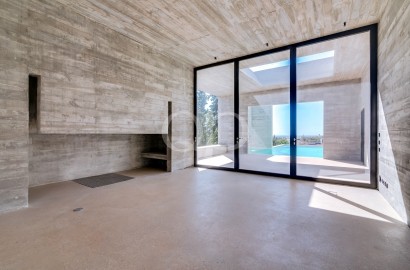 Architectural Modern Villa with Scenic Views in Santa Bárbara de Nexe