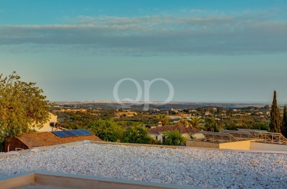 Exceptional 5-Bedroom New-Build Villa in Vale Formoso