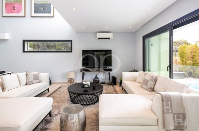 Modern and Contemporary 3-Bedroom Villa in Vilas Alvas