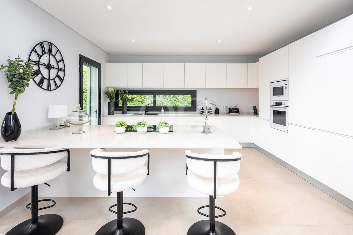 Modern and Contemporary 3-Bedroom Villa in Vilas Alvas
