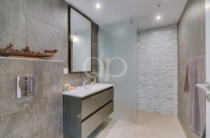 Contemporary Villa with Panoramic Ocean Views in the Hills of Goldra