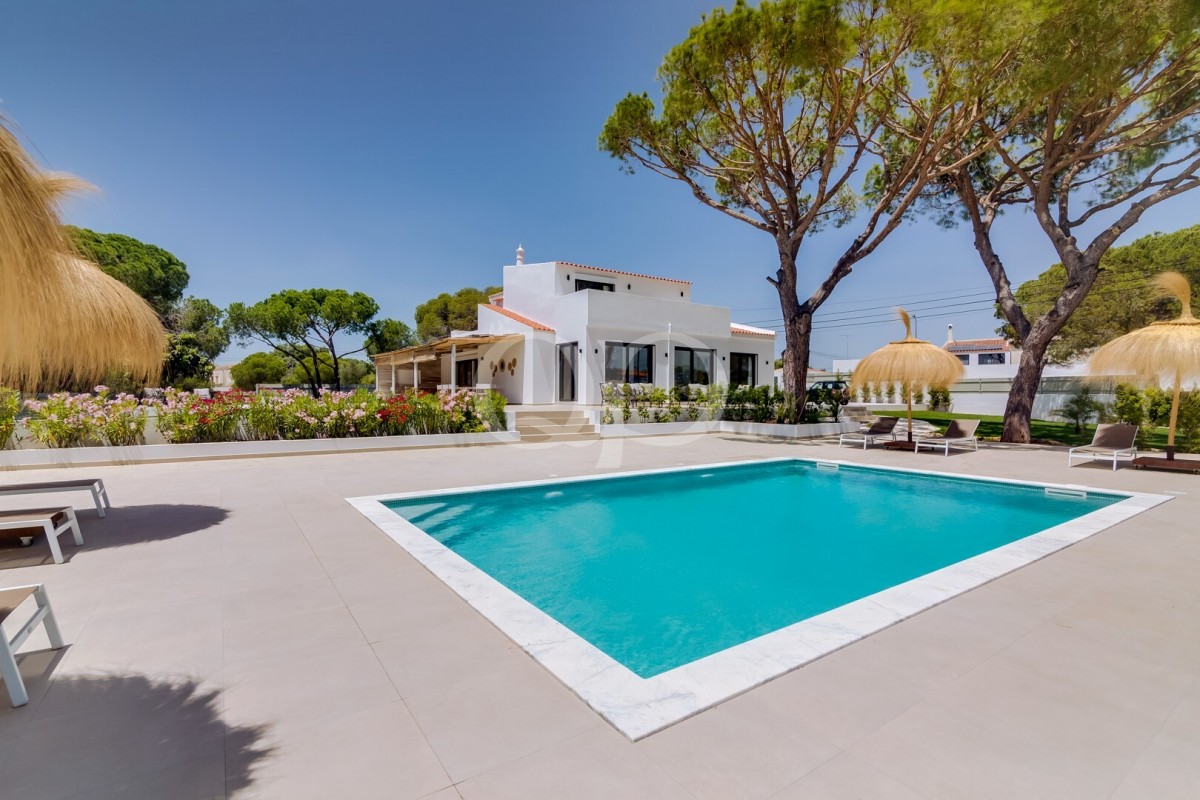 Contemporary 3 to 5-Bedroom Villa in the Golden Triangle