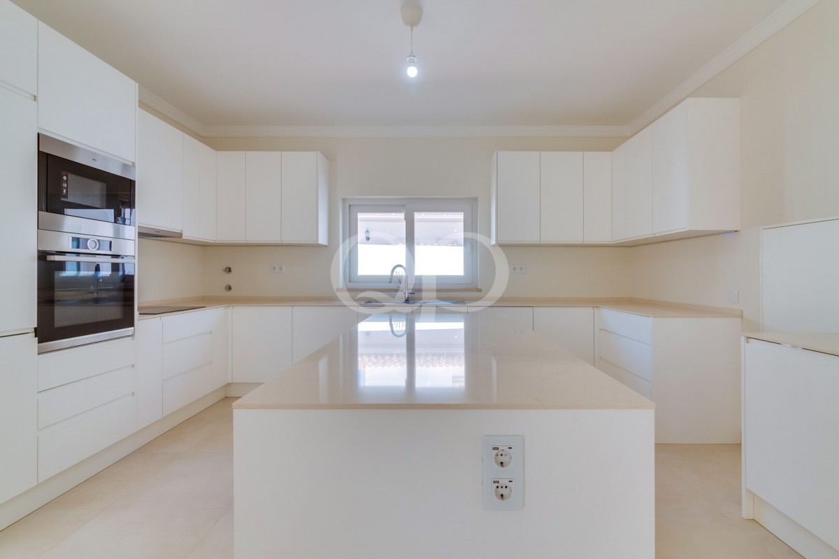 Elegant 4-Bedroom Villa in a Prime Location