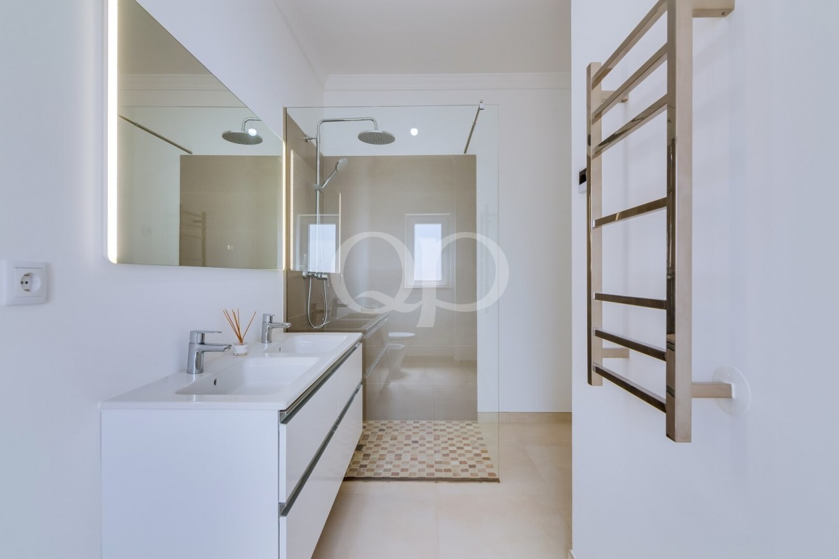 Elegant 4-Bedroom Villa in a Prime Location