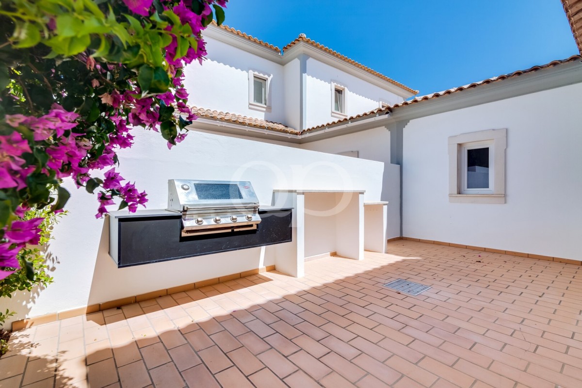 Elegant 4-Bedroom Villa in a Prime Location