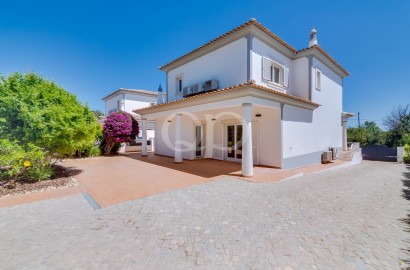 Elegant 4-Bedroom Villa in a Prime Location