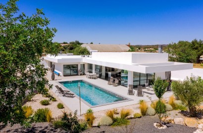 Striking Modern Algarve Villa in São Brás de Alportel