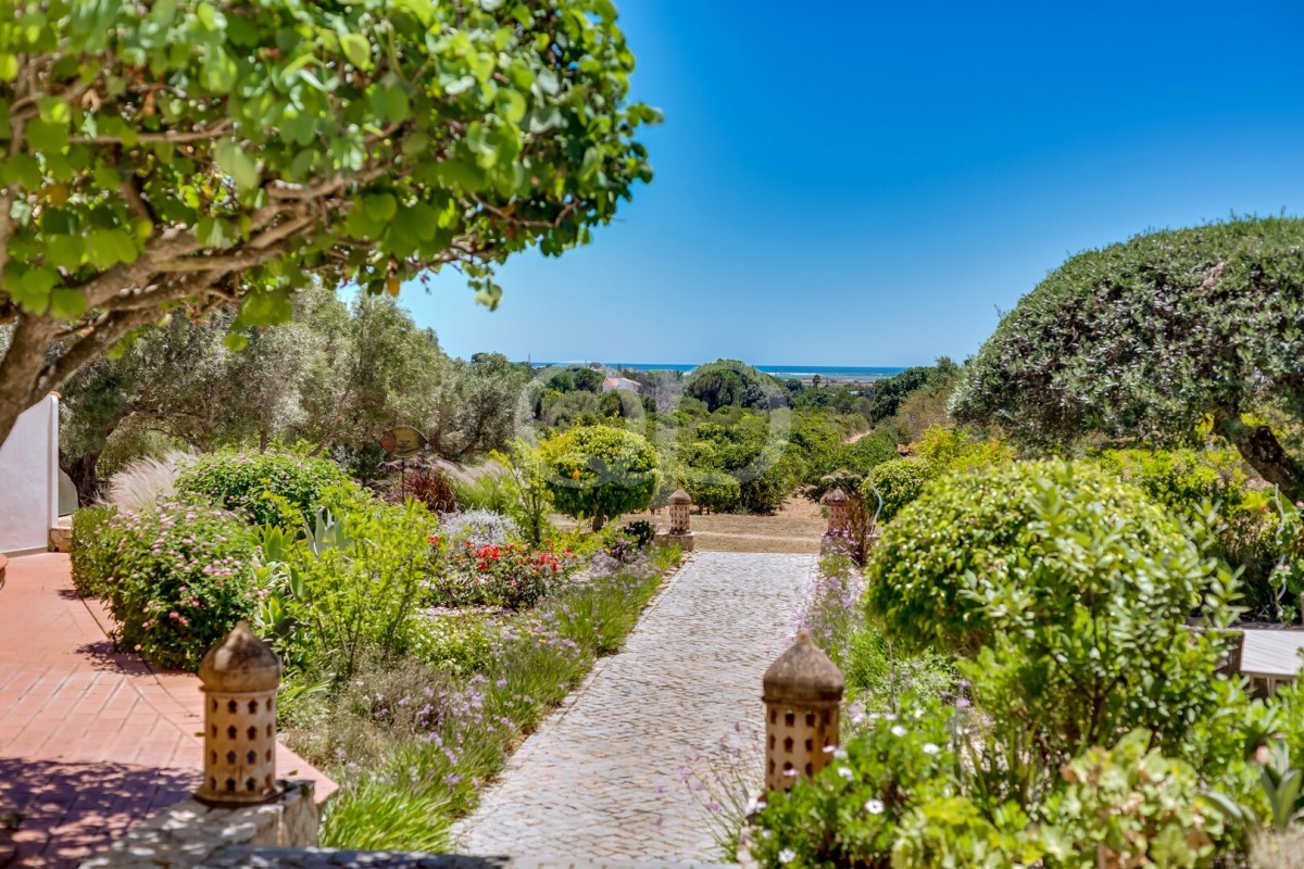 Exceptional Villa set on an Expansive Plot with Sea Views near Fuseta