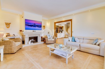 Exceptional Villa set on an Expansive Plot with Sea Views near Fuseta