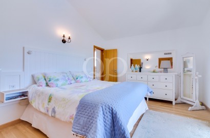 Exceptional Villa set on an Expansive Plot with Sea Views near Fuseta