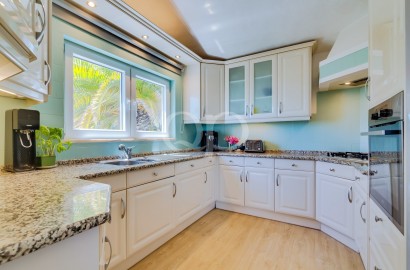 Cozy 3-Bedroom Villa with Panoramic Ocean Views in Santa Barbara de Nexe