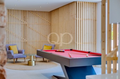 Contemporary Villa Overlooking the Iconic Rocha da Pena in the Algarve