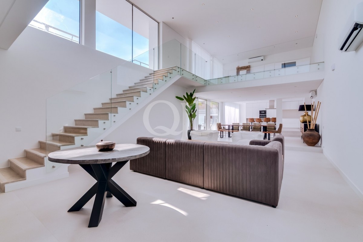 Contemporary Villa Overlooking the Iconic Rocha da Pena in the Algarve