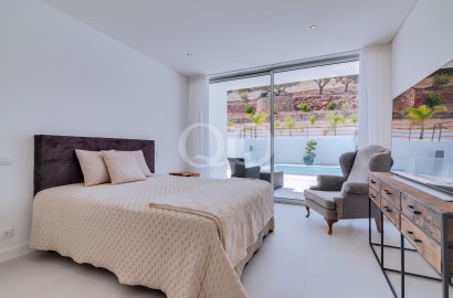 Contemporary Villa Overlooking the Iconic Rocha da Pena in the Algarve