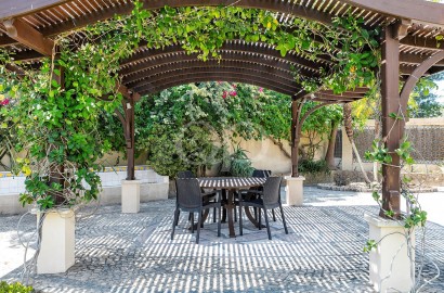 Traditional Family Villa with Tennis Court and Heated Pool