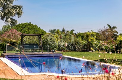 Traditional Family Villa with Tennis Court and Heated Pool