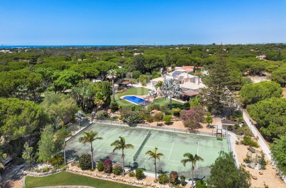 Traditional Family Villa with Tennis Court and Heated Pool