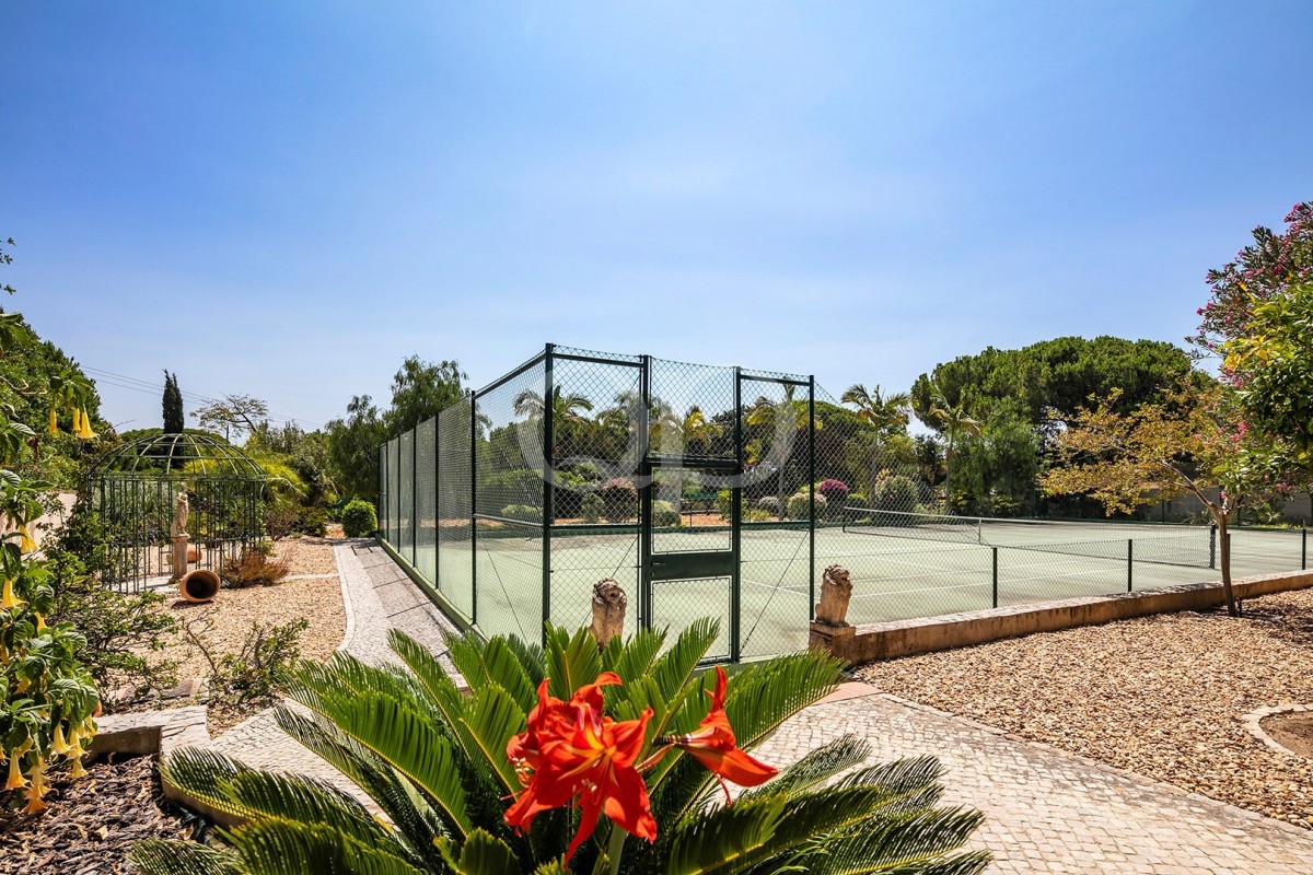 Traditional Family Villa with Tennis Court and Heated Pool